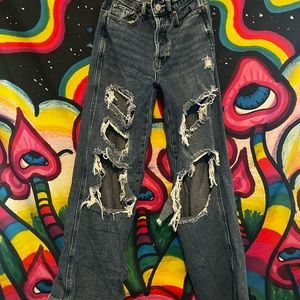 pacsun ripped jeans , baggy mom jeans, fit good at waist.. really hugs mine